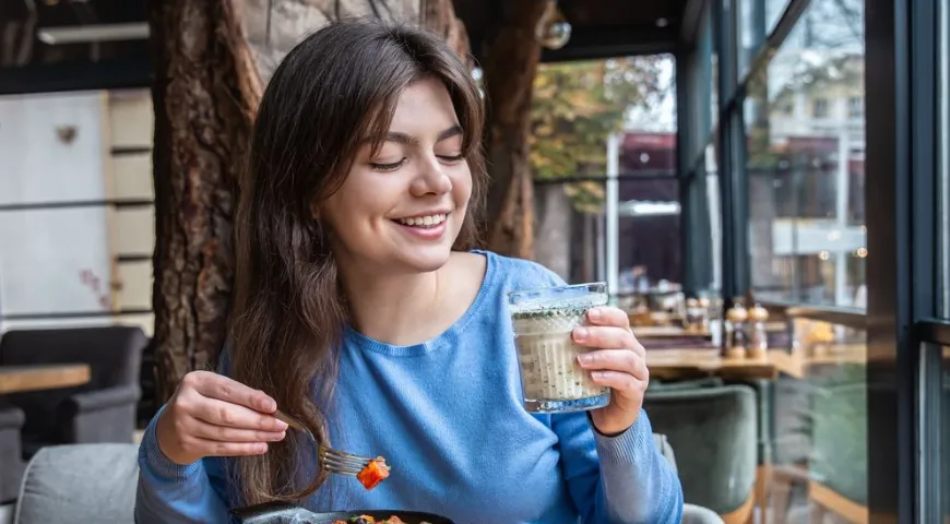 Ayran obsahuje vitamíny velmi důležité pro zdraví žen