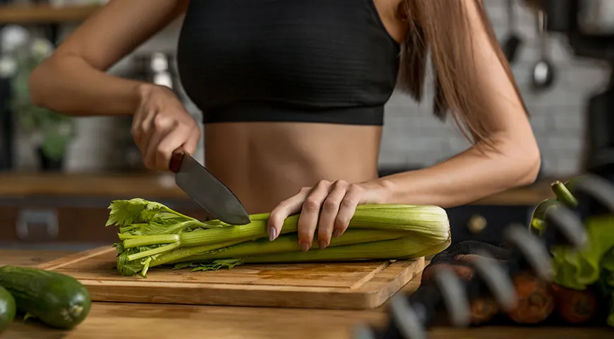 Celer má nízký obsah kalorií (12 kcal na 100 g), proto ho vyznavači zdravého životního stylu a ti, kteří chtějí zhubnout, často zařazují do svého jídelníčku. 