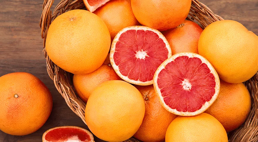 V závislosti na barvě dužiny může být hořkost grapefruitu více či méně intenzivní.