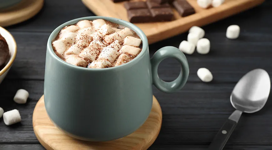 Marshmallow je jednou z nejoblíbenějších přísad do horké čokolády.